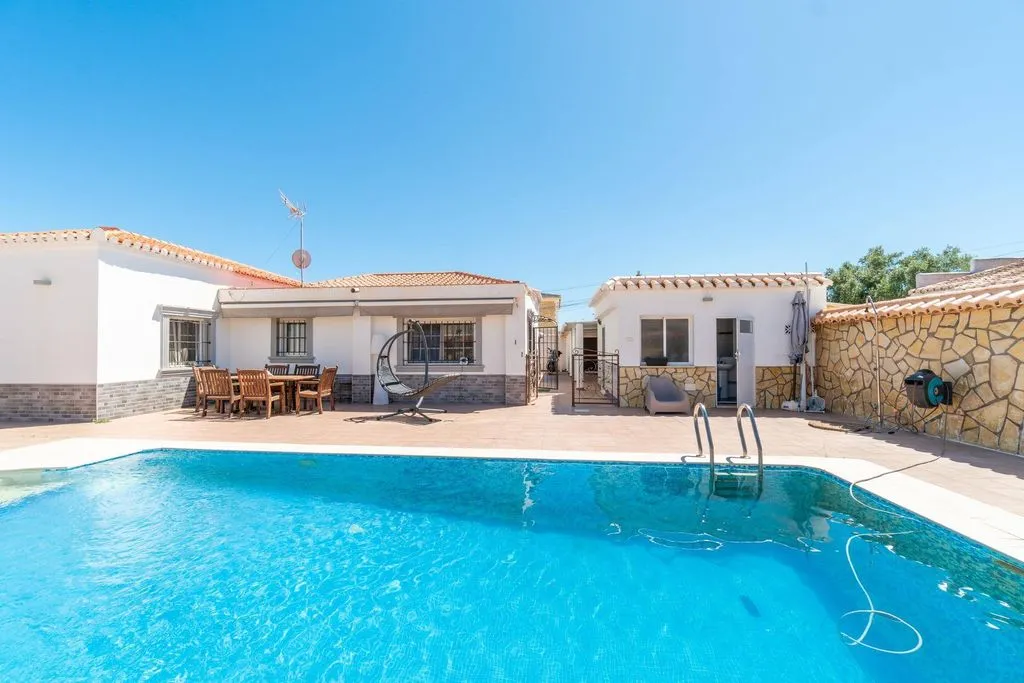 Pool - Luxury Villa with Pool in Torrevieja