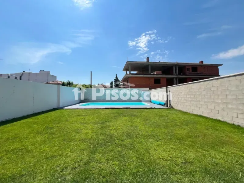 Bassein - Semi-detached House with Pool in Villamayor