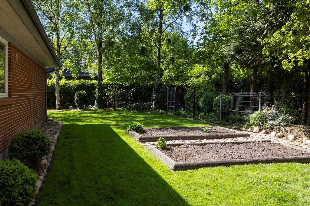 Jardin - Spacious Villa with Garden in Mollerup