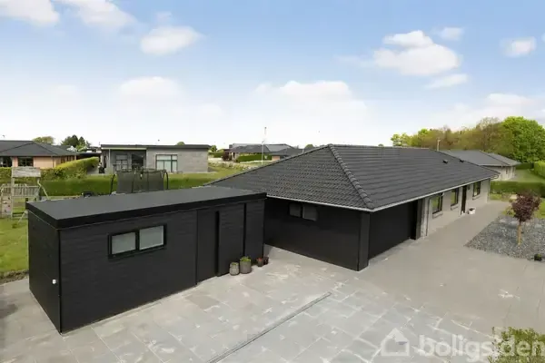Õhuvaade - Architect-Designed Villa in Aars