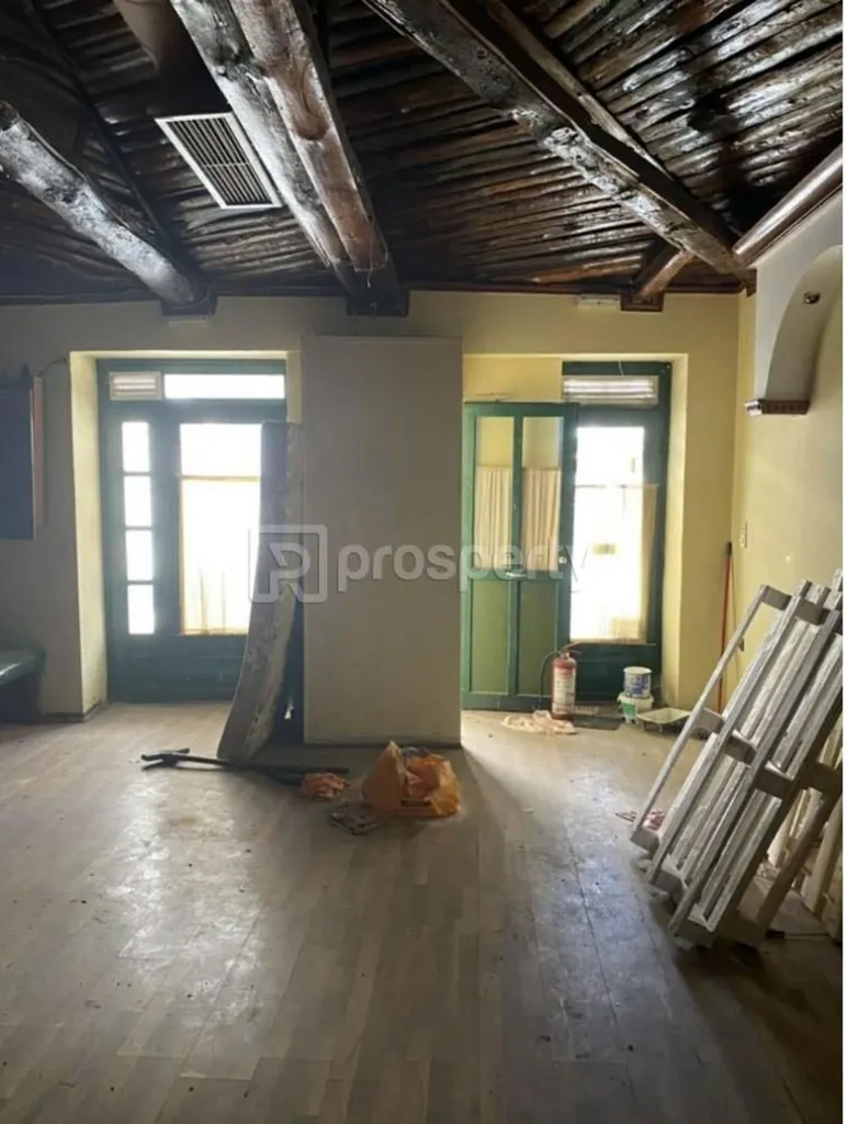 Pièces - Corner Retail Space in Patra Centre