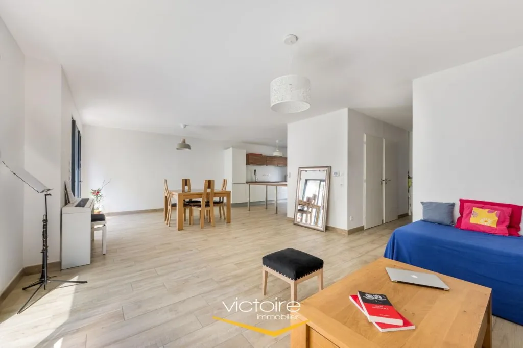 Elutuba - Newly Built House with Two Gardens in Montchat