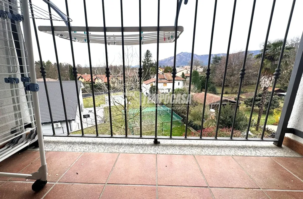 Rõdu - Modern Apartment with Triple Aspect View in Givoletto