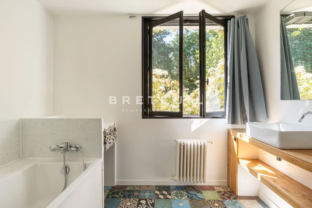 Bathrooms - Architect's House with Garden in Garches