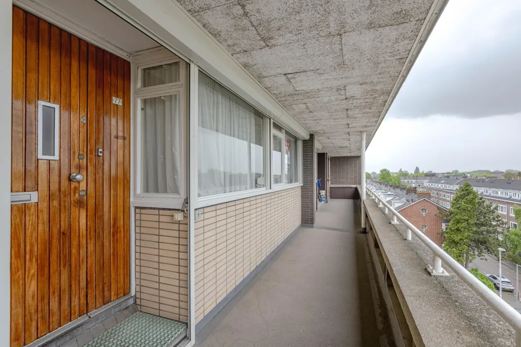 Balcony - 4-Bedroom Flat with Panoramic View in Rotterdam