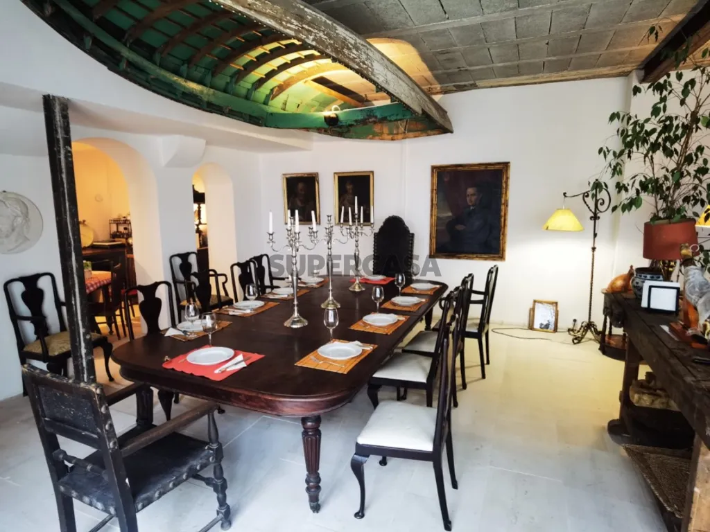 Dining Room - Historic Triplex with Pool in Costa da Caparica