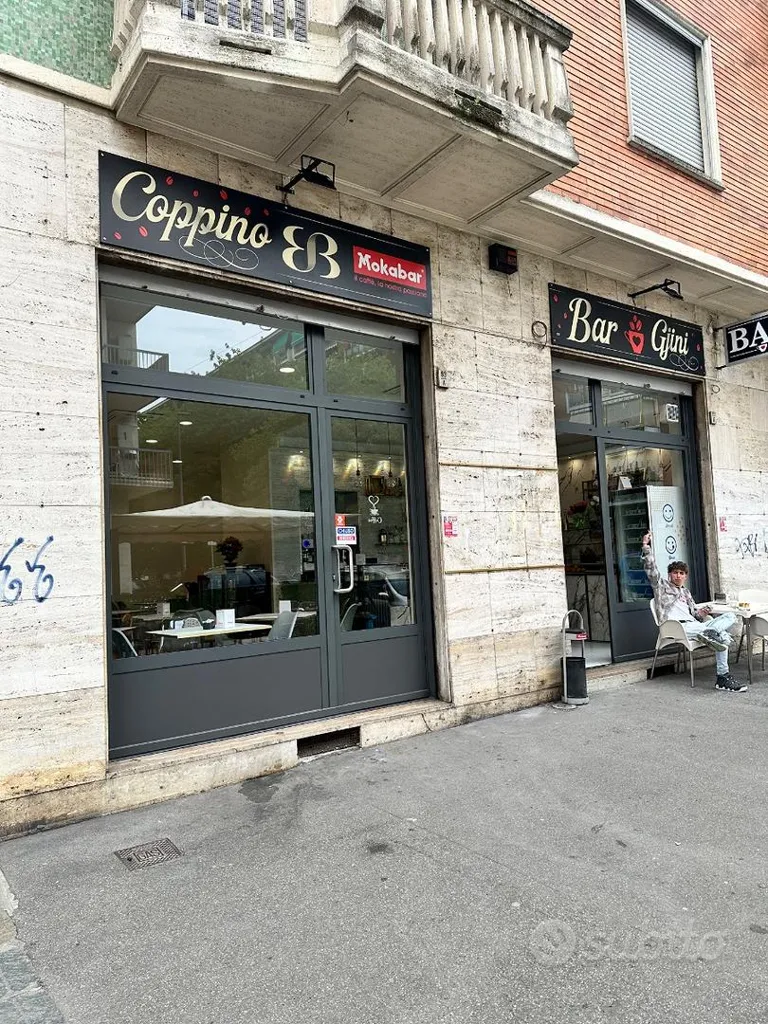 Extérieur - Licensed Bar with New Installations in Locale Bar