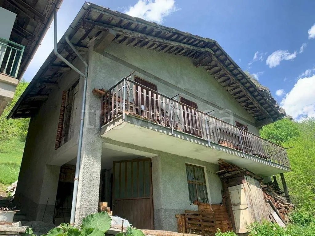 Exterior - Rustic House with Garden in Bellino