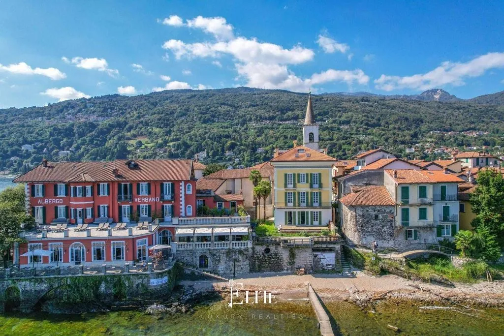 Luxury Villa with Lake View in Stresa