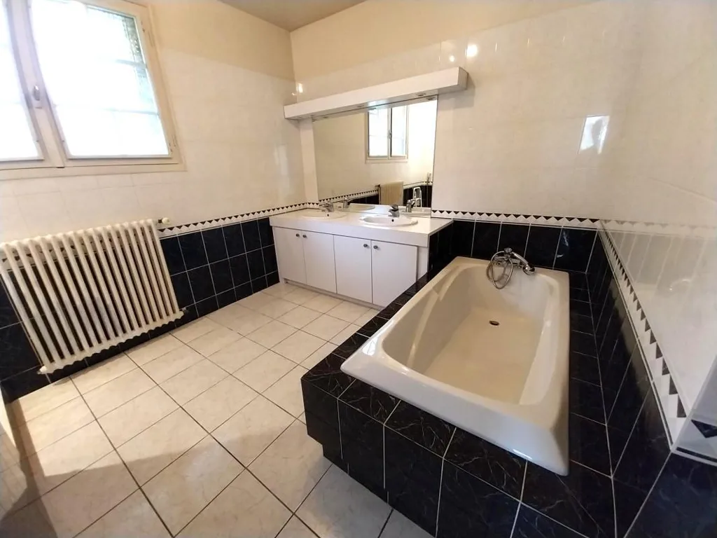 Bathrooms - Spacious House with Garden in Village Centre