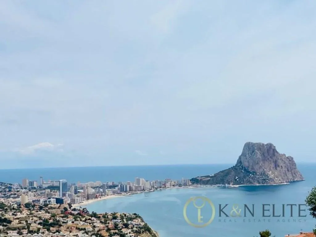 Modern Villa with Sea Views in Calpe