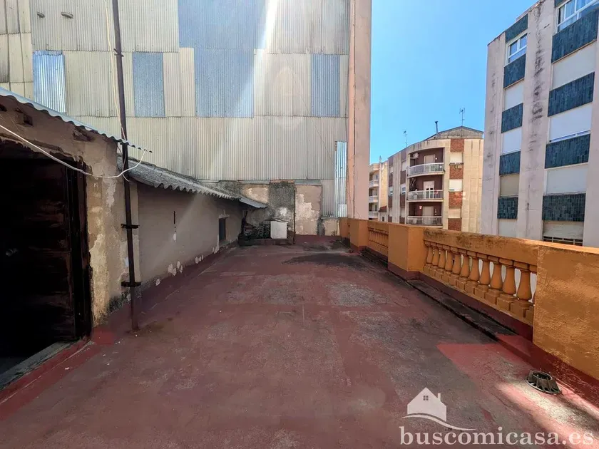 Terrass - Commercial Building with Terrace in Linares