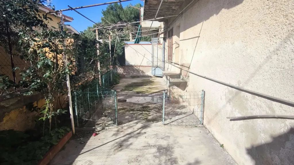 Aed - Rough-Cast House with Buildable Terrace in Carini