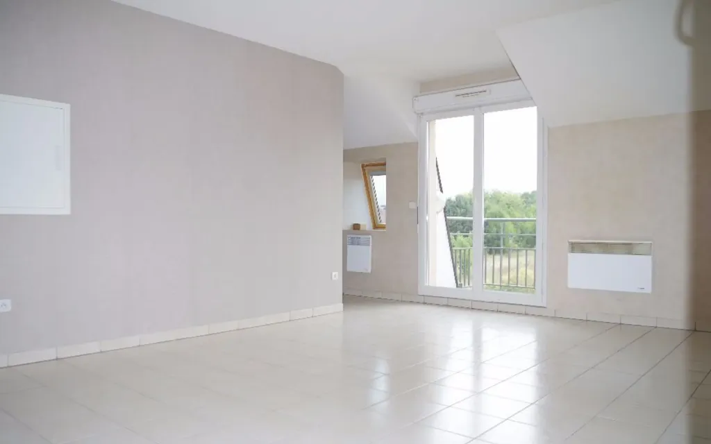 Rooms - T2 Apartment with Balcony in Roye