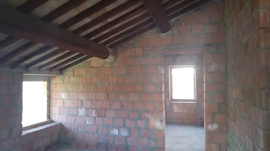 Pièces - Partially Renovated Rustico with Panoramic Views near Città della Pieve
