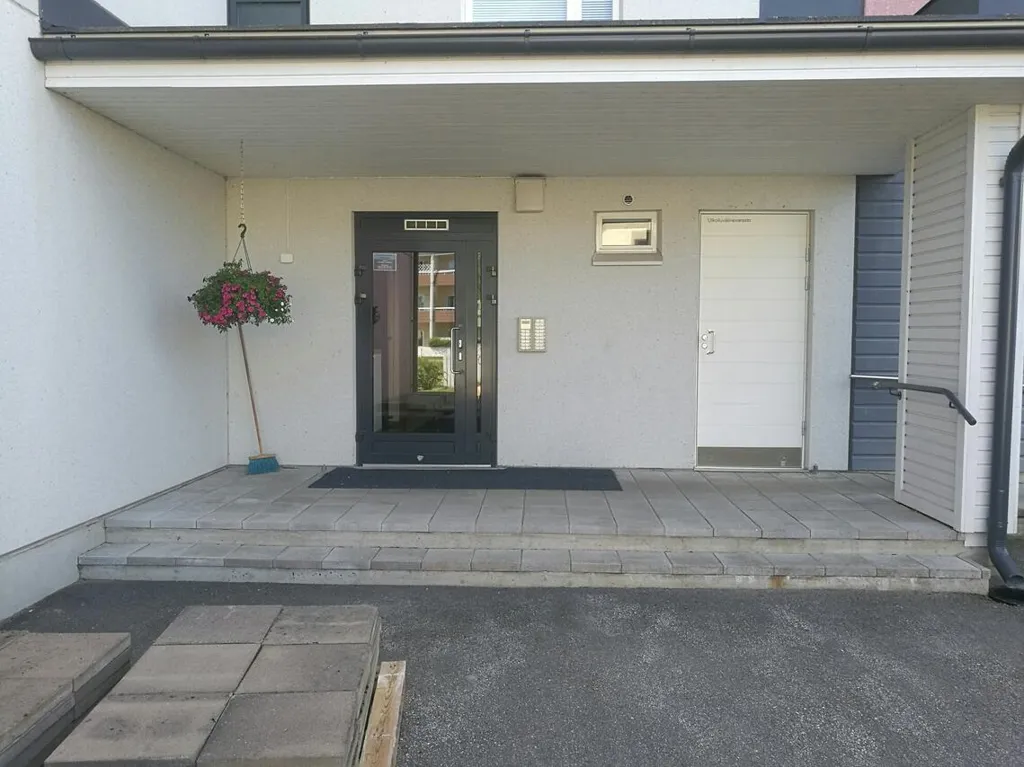 hallway_entrance