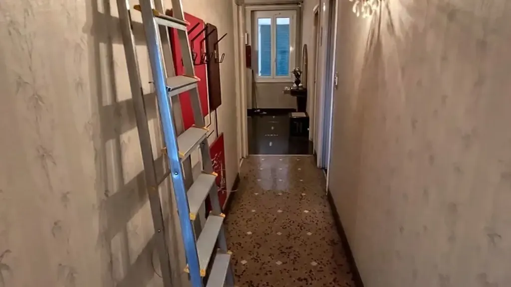 hallway_entrance
