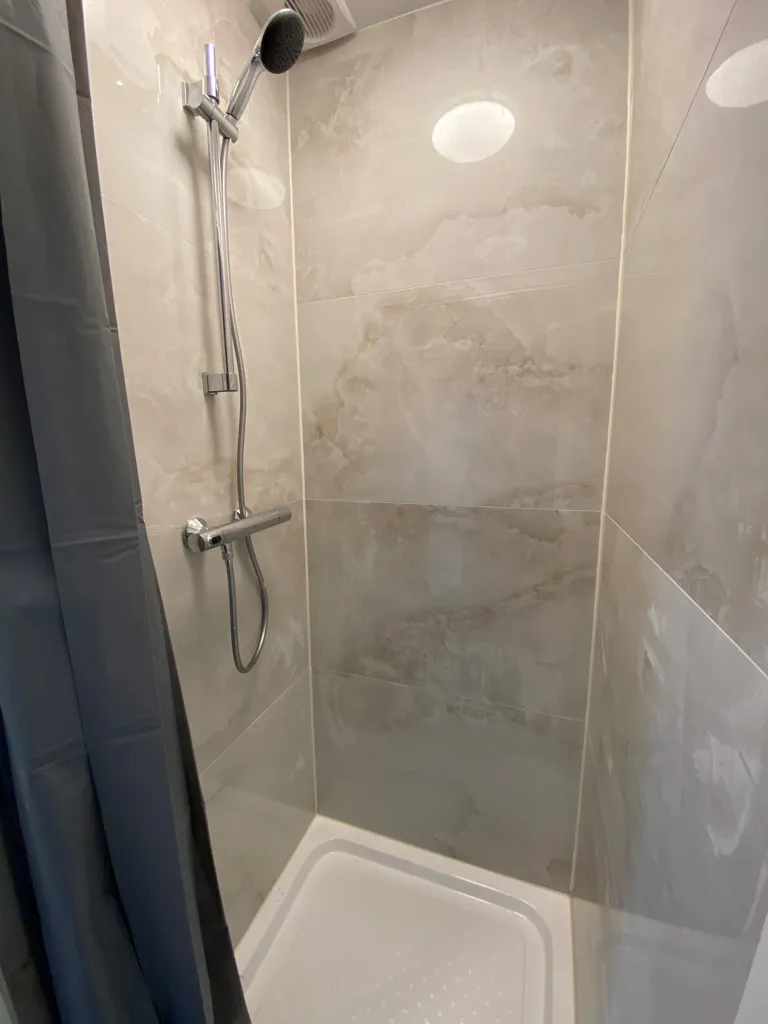 Salles de bain - Apartment with Balcony in Zeeheldenbuurt, Groningen