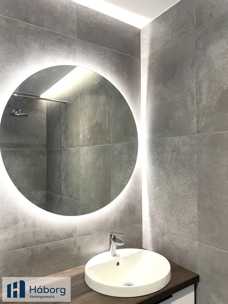 Bathrooms - 3-room apartment in Reykjavík