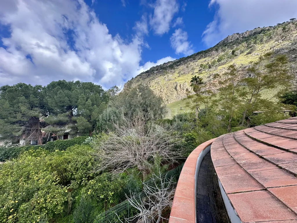 Terrass - Luxury Villa with Circular Design in Palermo