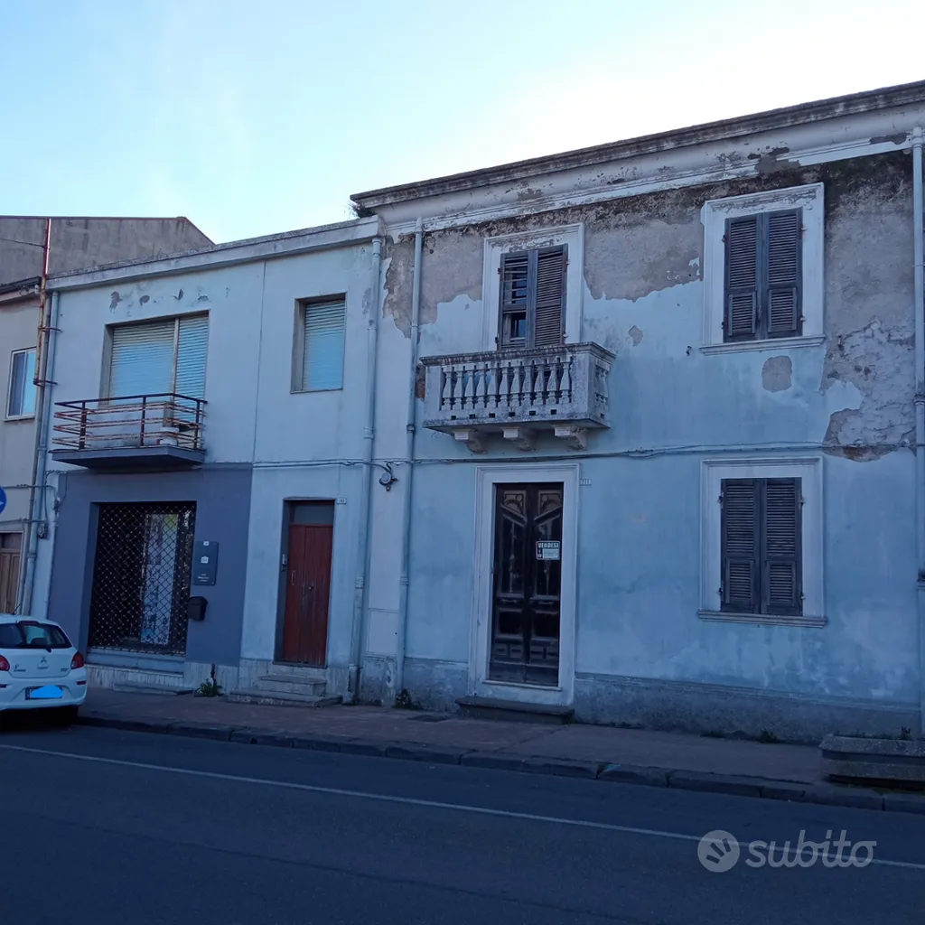 Extérieur - Mixed-Use Property with Commercial Space in Macomer
