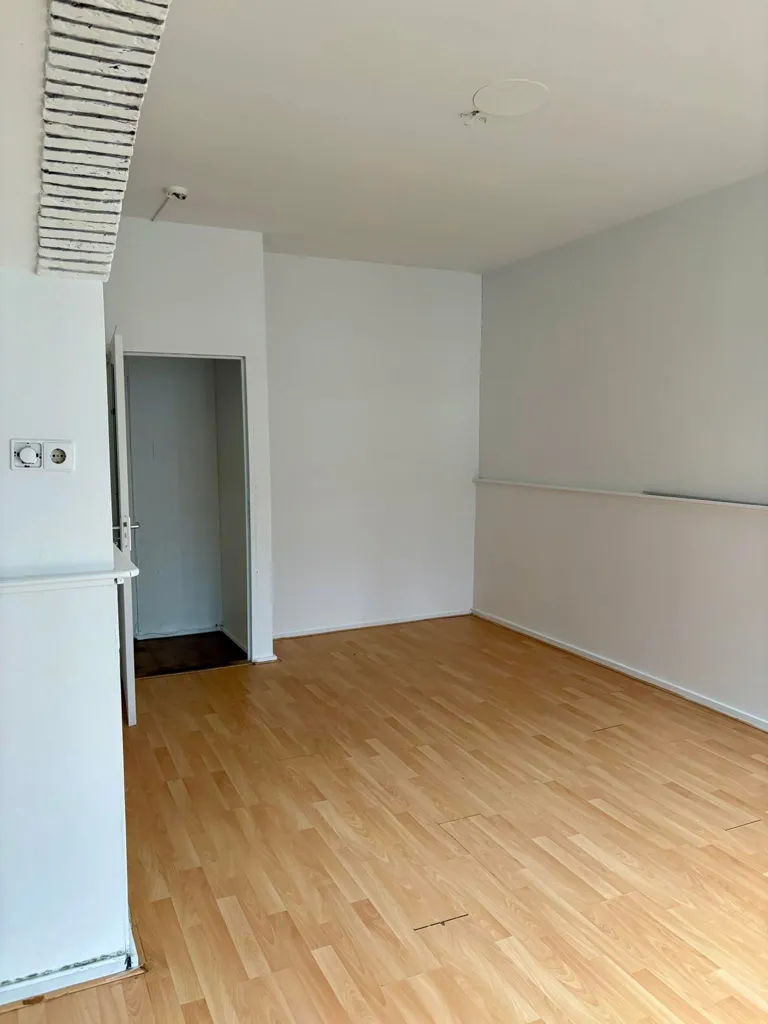 Pièces - Furnished Studio with Balcony in Rotterdam Vreewijk