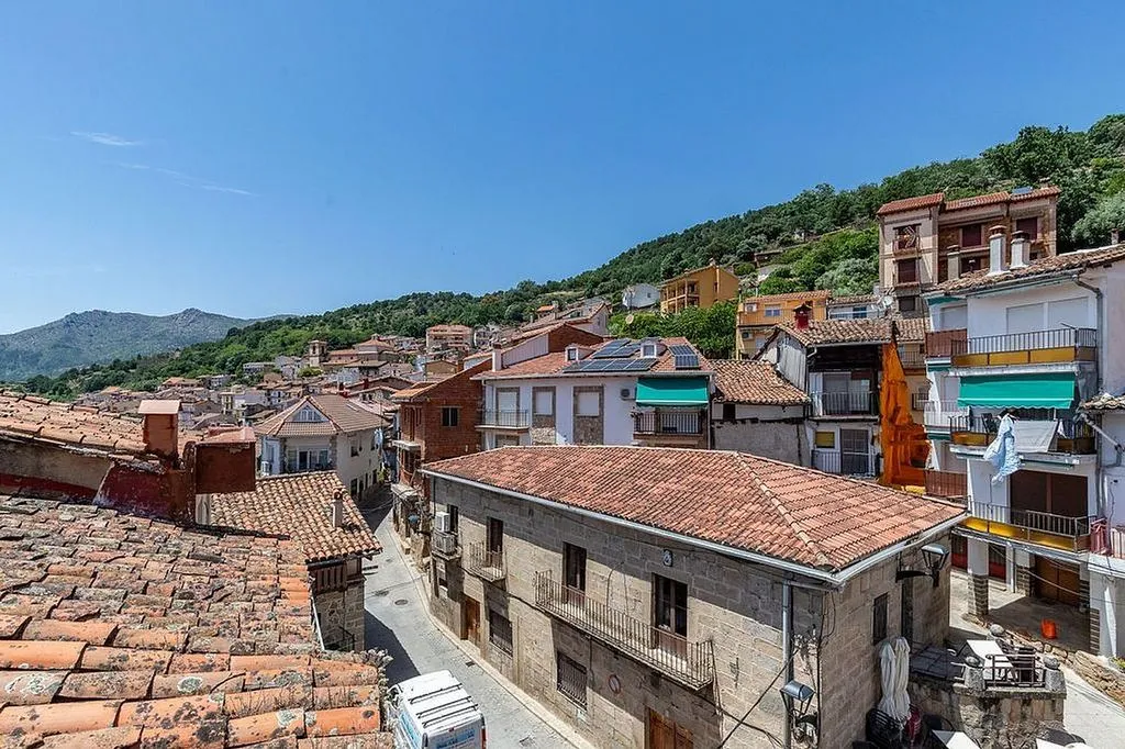 Välivaade - Traditional Townhouse with Terrace in Pedro Bernardo
