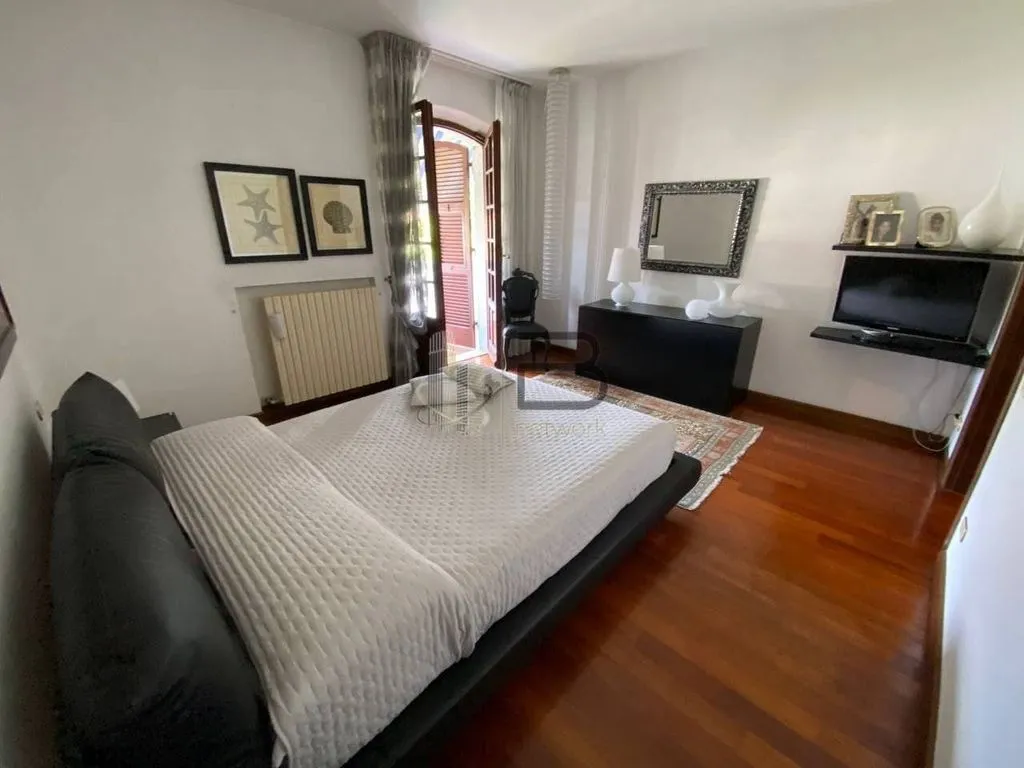 Camere da letto - Villa con giardino privato a Marina di Carrara