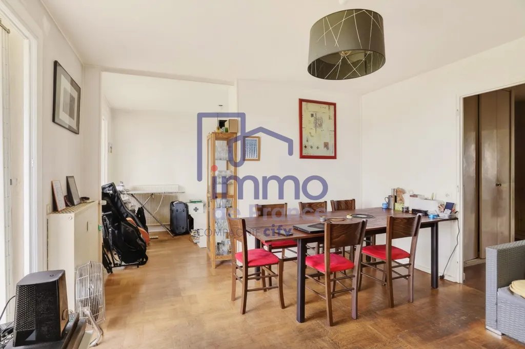 Sala da pranzo - Flat with Balcony in Caluire, Montessuy