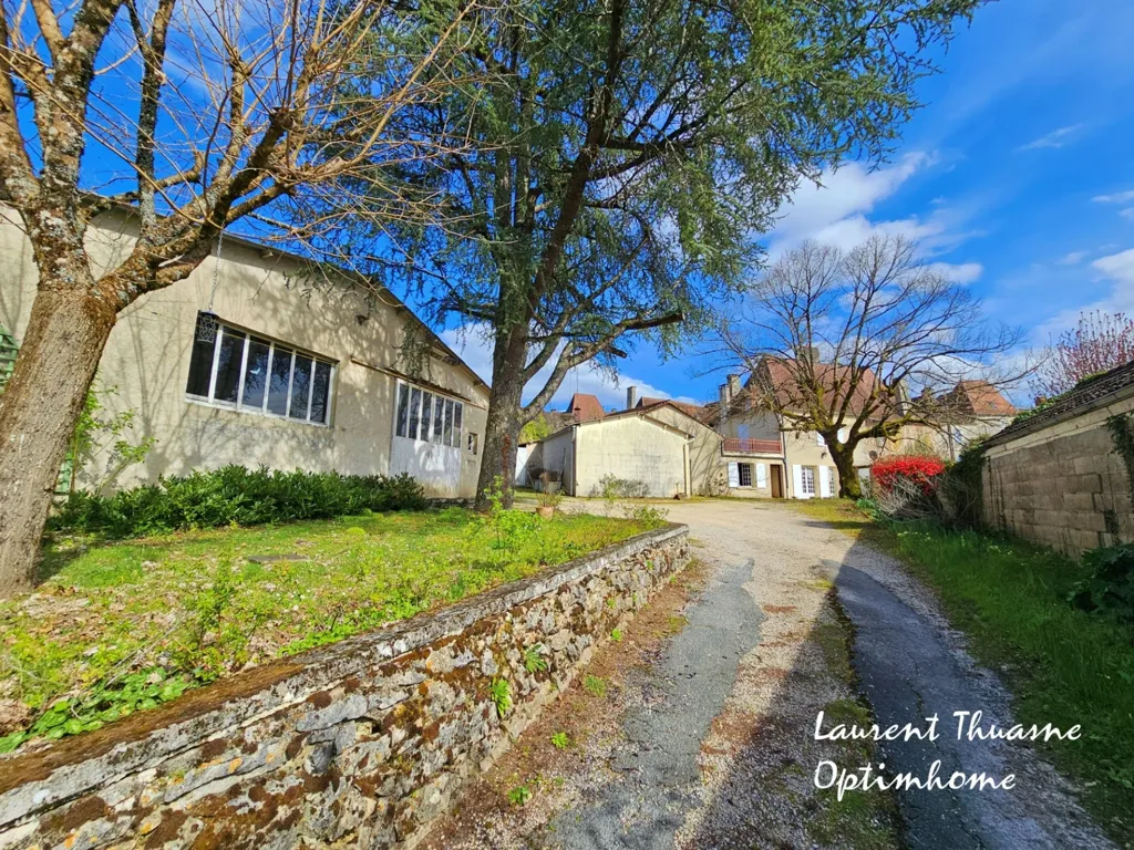 Extérieur - Maison avec Entrepôt en Centre-ville à Thenon