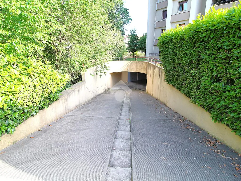 Extérieur - Single Parking Box in Signorile Building, Milan