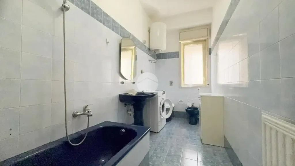 Salles de bain - Three-Bedroom Apartment with Balcony in Palermo