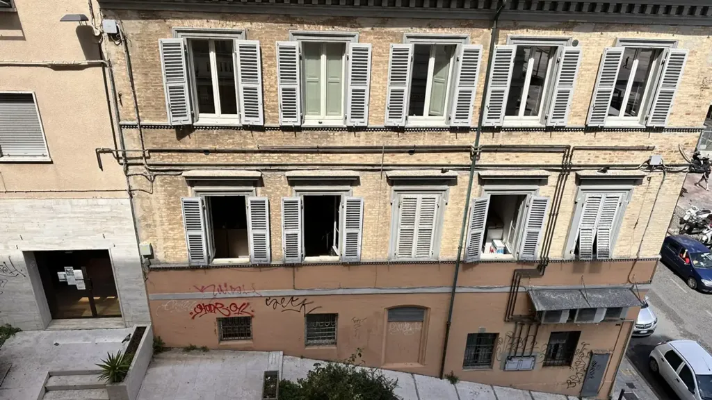 Välivaade - Penthouse with Piazza View in Ancona