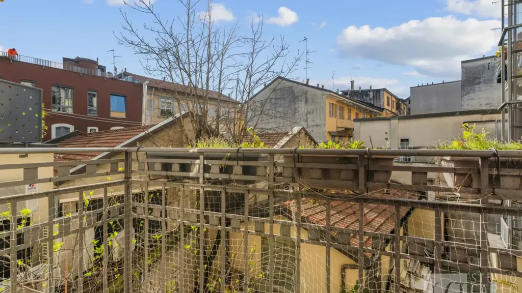 Rõdu - Rusticated Flat with Balcony in Milan