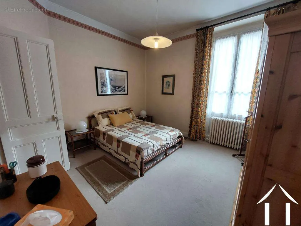 Chambres - Maison de 5 Chambres au Centre de Tonnerre