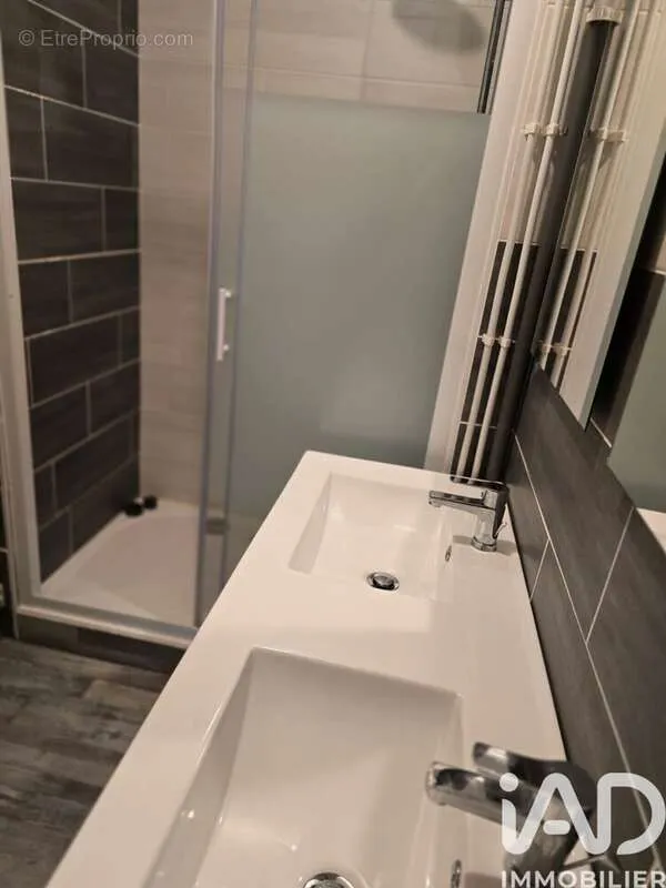 Appartement Cosy Rénové avec Parking à Contrexéville