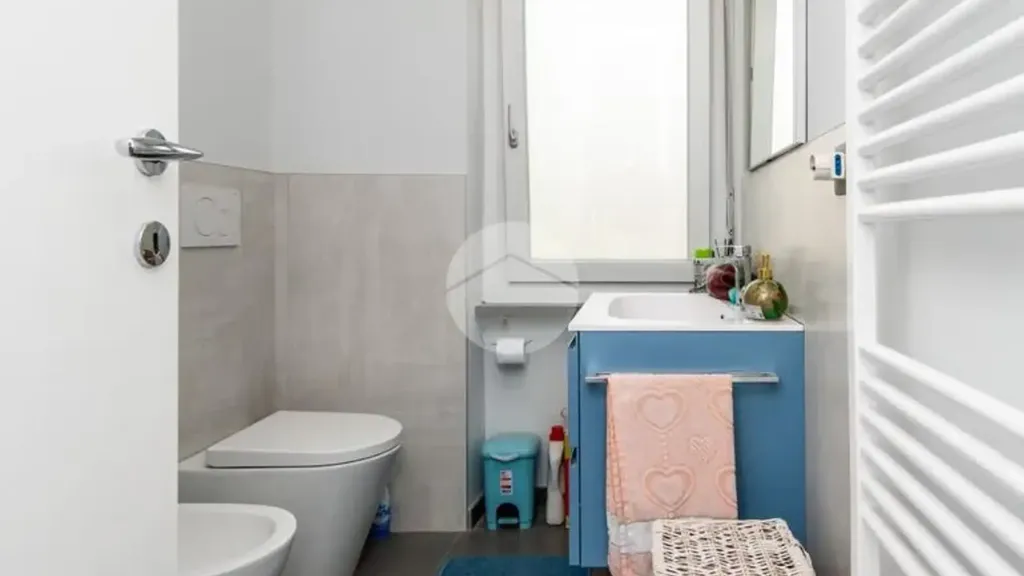 Bagni - Fully Rented Apartment with Balcony in Giaveno