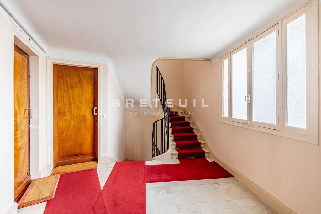 Hallway - Art Deco Flat with Balcony in Auteuil