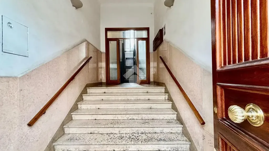 Entrée - Period Apartment with Balcony in Florence