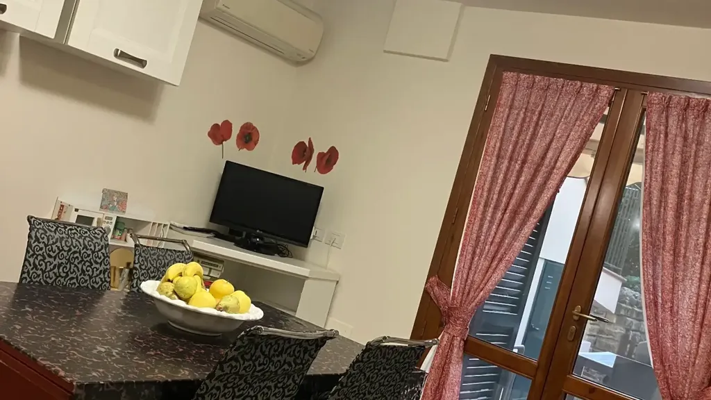 Salle à manger - Modern Apartment with Private Garden in Capraia e Limite