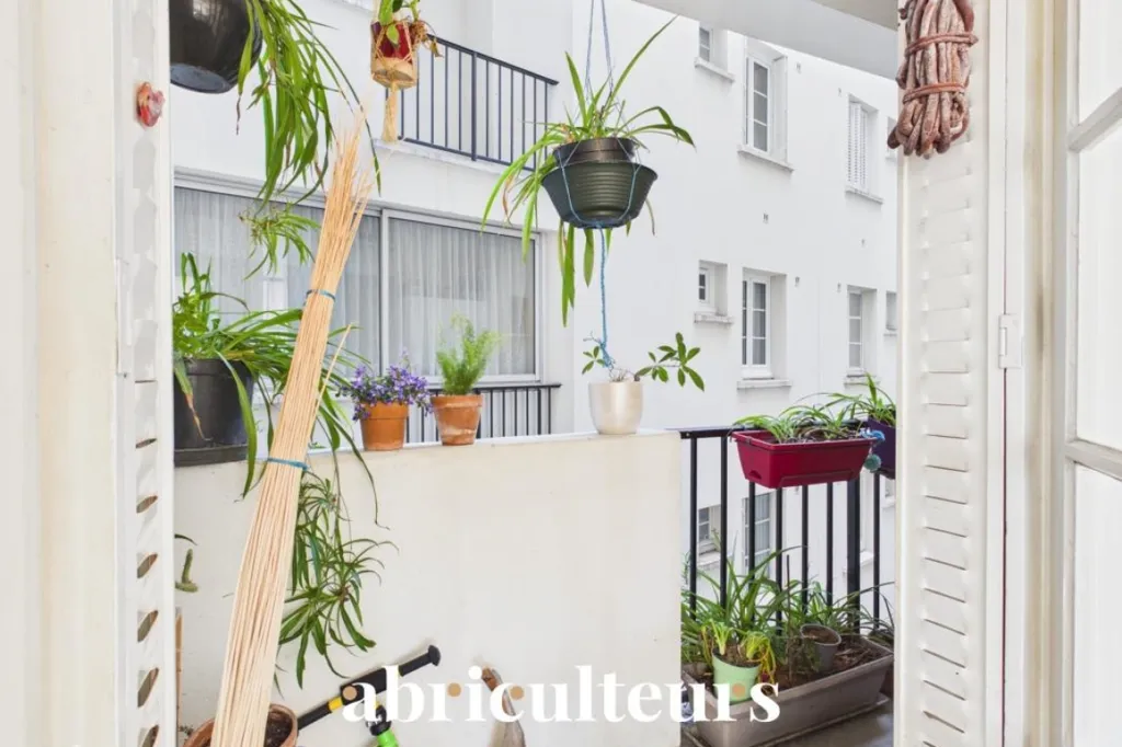 Bright 3-Bed Flat with Balcony in Paris 12