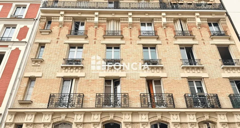 Esterno - Charming 3-Piece with Ascender in Paris