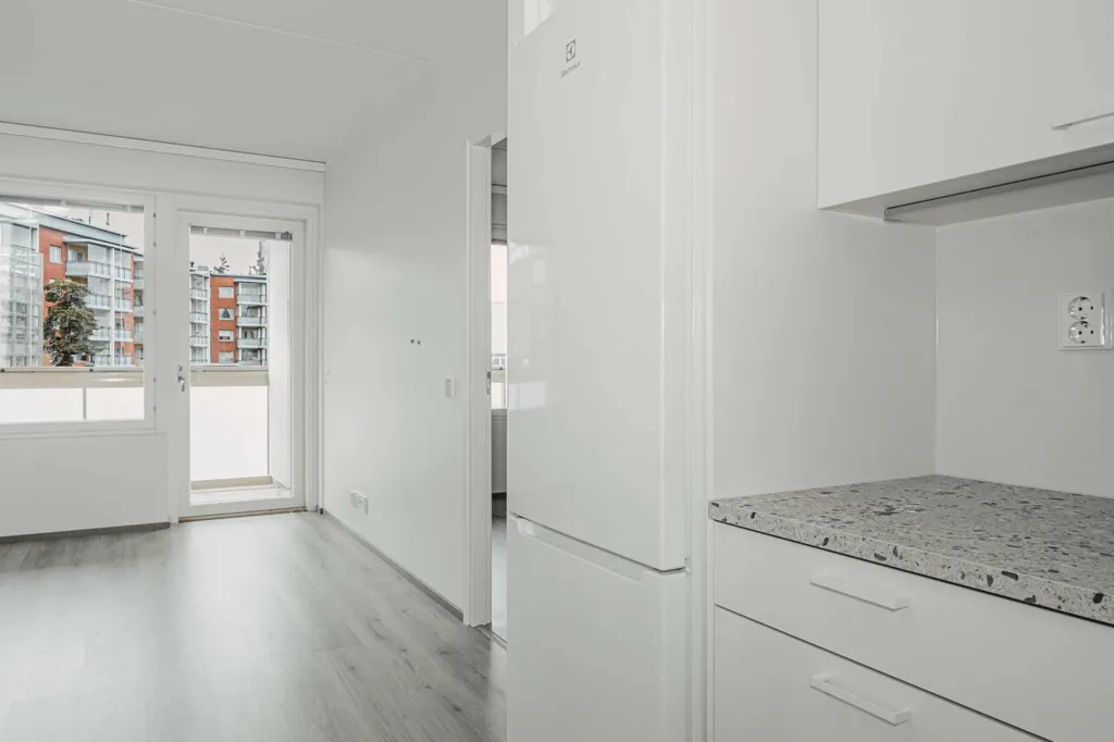 Cuisine - Two-Bedroom Apartment with Balcony in Karakallio, Espoo