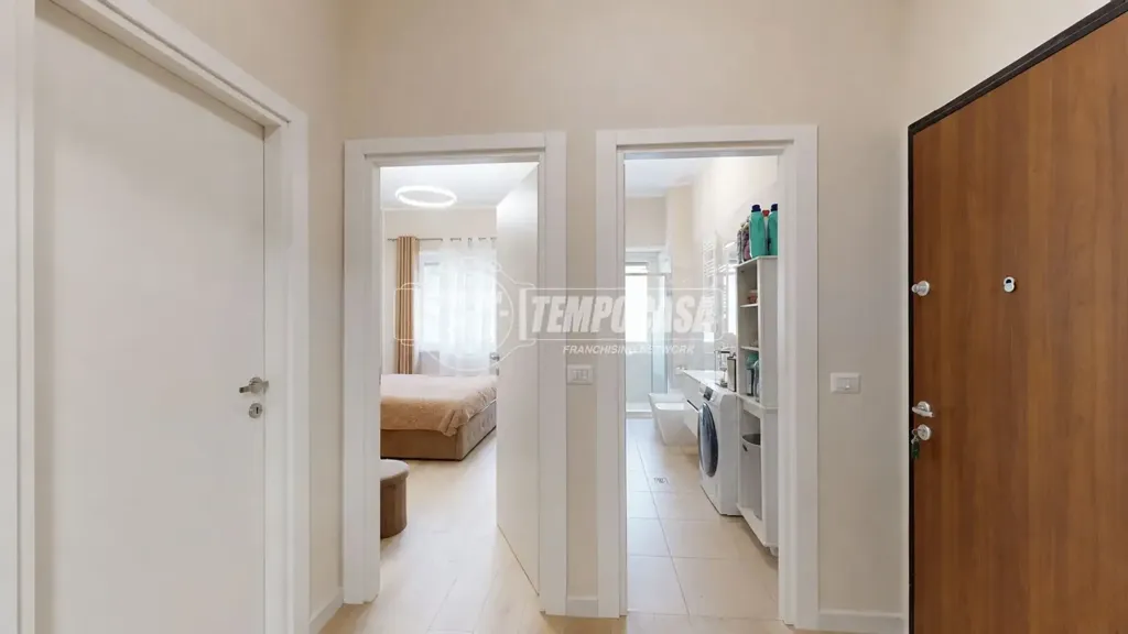 Entrée - Rear-Facing Flat with Balcony in Turin