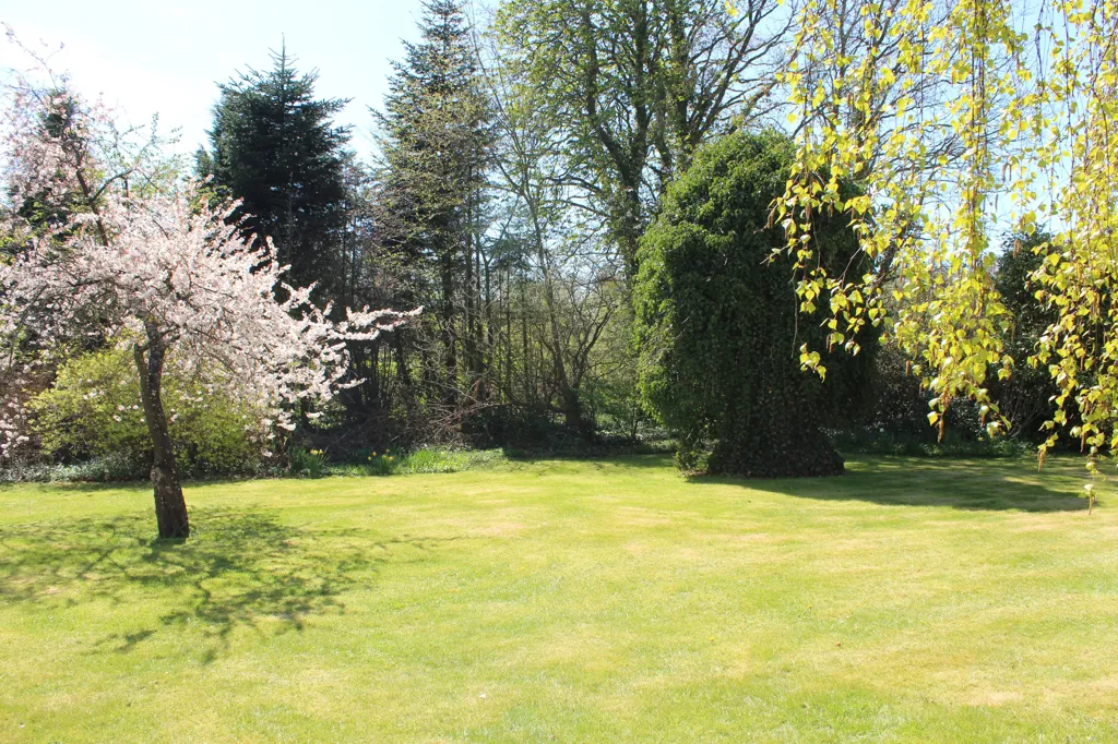 Jardin - Handcrafted Cottage with Unique Garden in Kielstrup