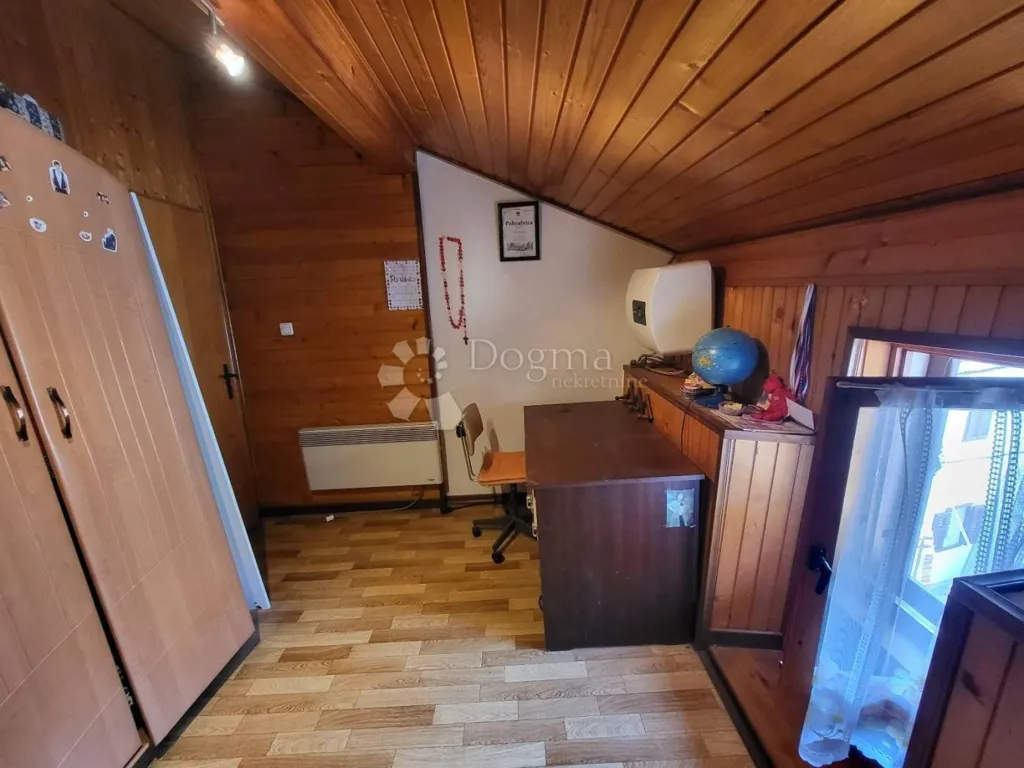 Toad - Two-Storey Apartment with Terrace in Nin