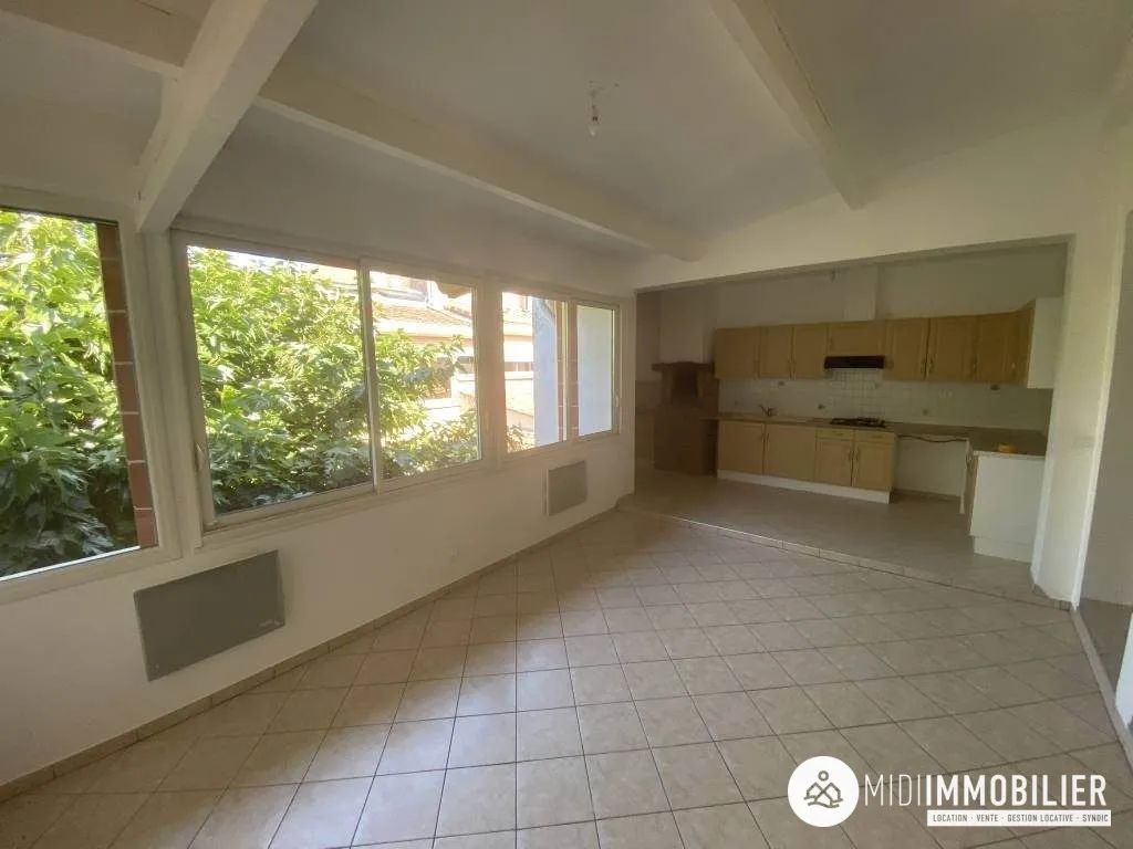Elutuba - 3-Bedroom Apartment with Balcony in Carmaux
