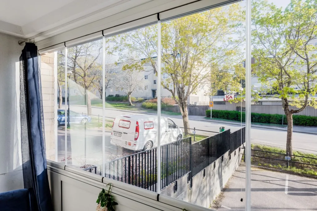 Balcon - Apartment with Glazed Balcony in Västerås