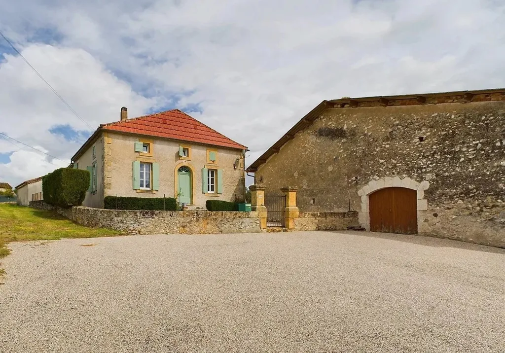Esterno - Farmhouse with Pool in Vineyard Setting