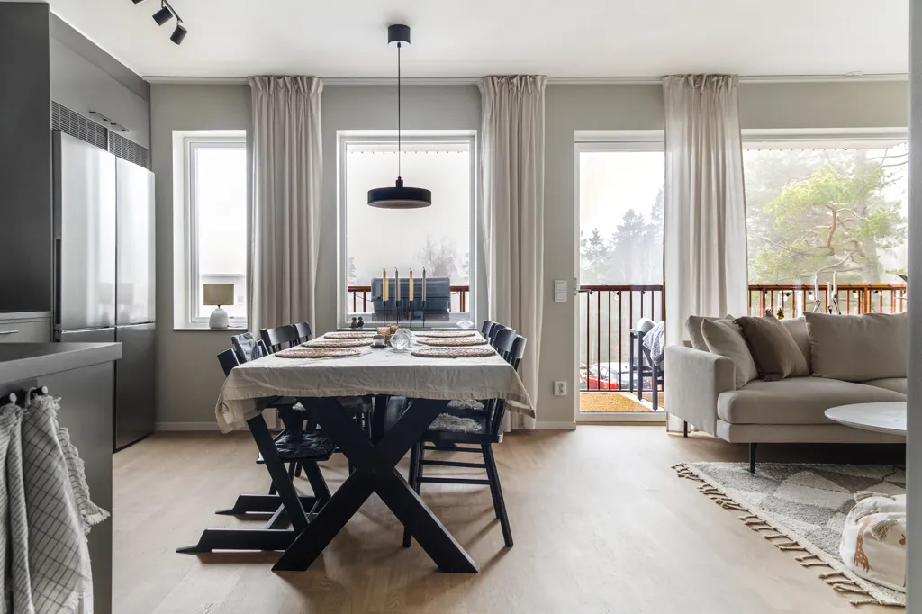 Salle à manger - Modern Apartment with Forest View in Hills Villastad